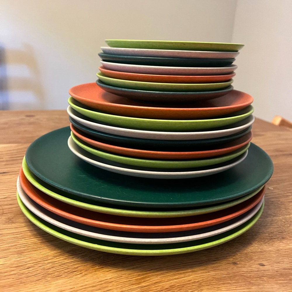Set of assorted vintage Branchell Melmac Color Flyte melamine plates